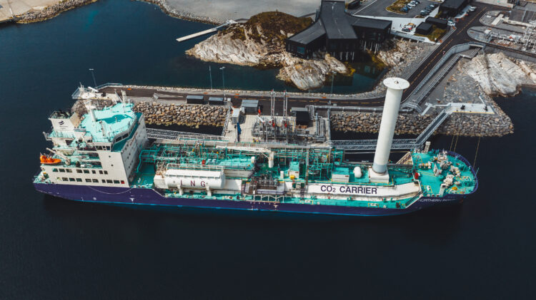 Nærbilde av CO2 carrier som ligger til havn i Øygarden. Foto
